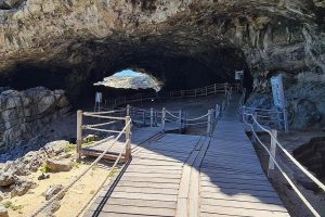 Waenhuiskrans Cave